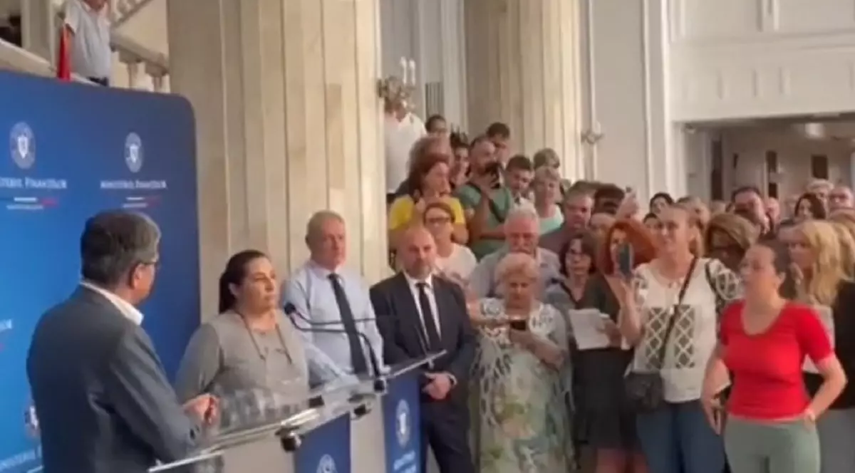 Cu ochii în lacrimi, o directoare din Ministerul Finanțelor a demisionat în fața lui Marcel Boloș: „Mai bine mă duc să vând ziare”
