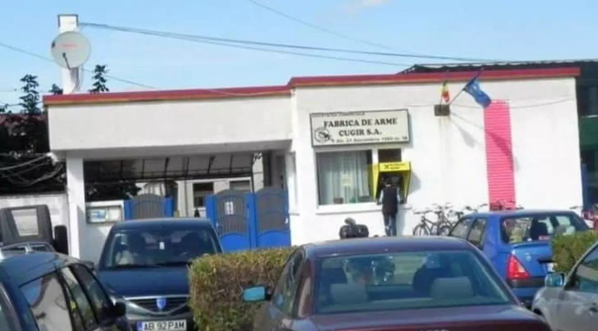 O femeie a fost rănită după ce și-a prins părul într-o freză la Fabrica de Arme Cugir