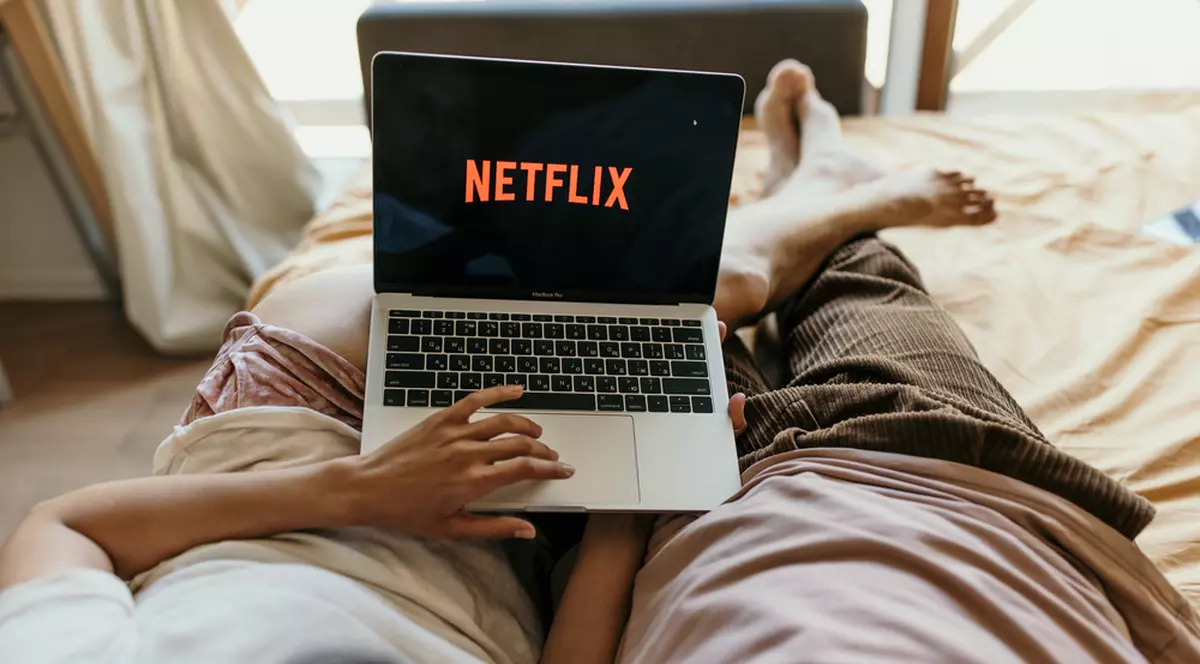 Ce seriale și filme noi poți vedea pe Netflix, în august