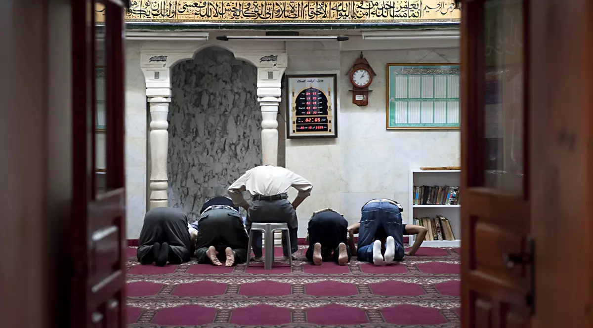 Un cleric musulman din Indonezia a fost arestat pentru blasfemie după ce a lăsat femeile să predice și să se roage alături de bărbați