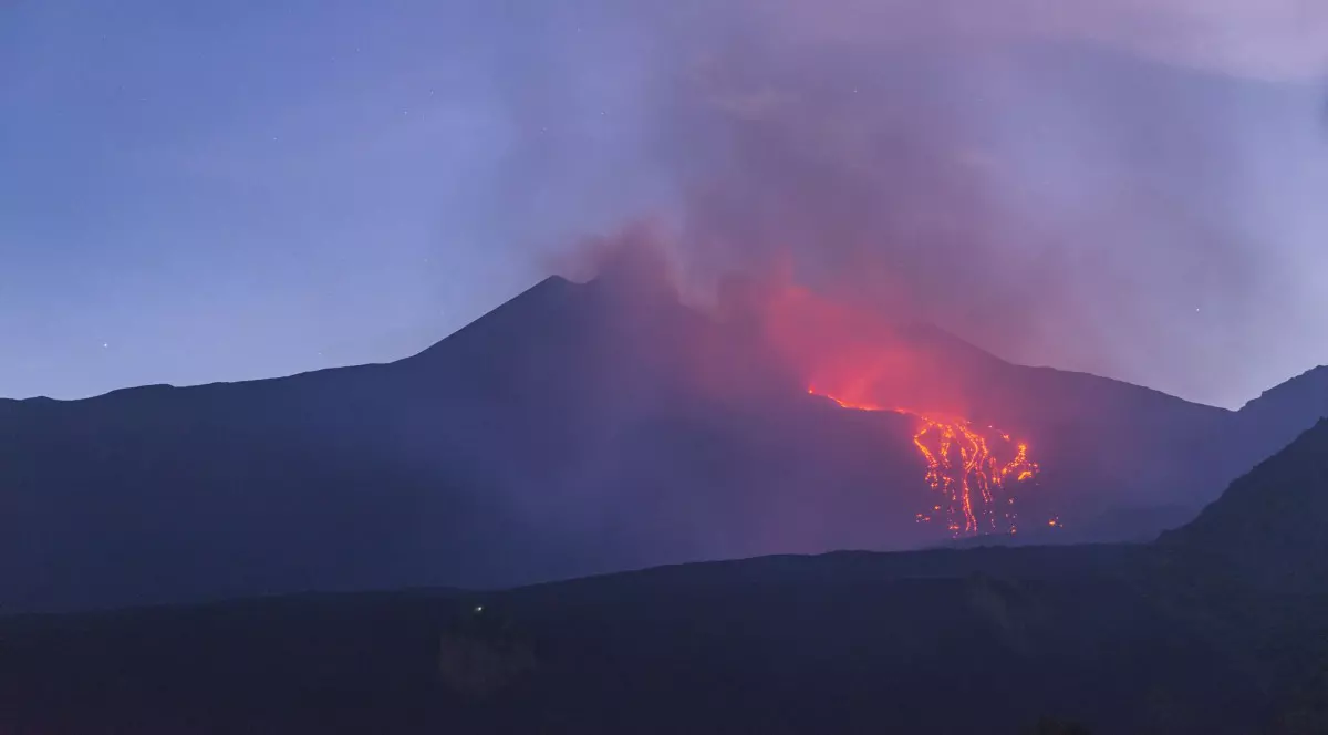 Cu o înălţime de 3.324 de metri, Etna este cel mai înalt vulcan activ din Europa. Foto: Hepta