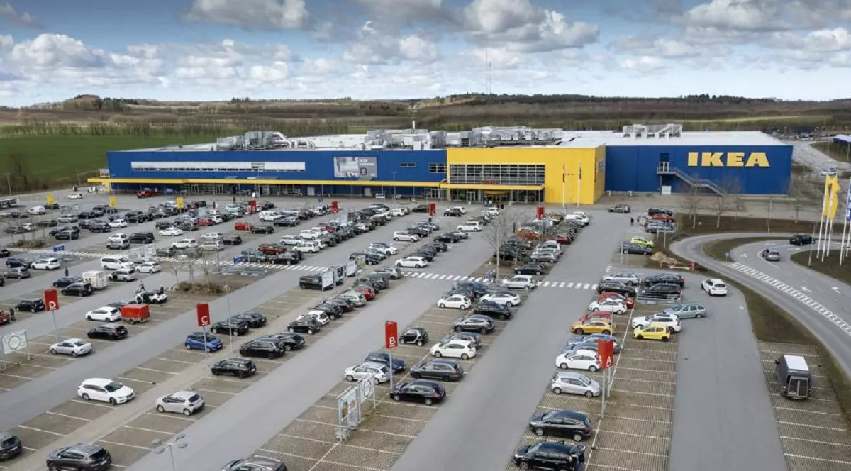 O tânără a furat dintr-un magazin Ikea un pat și o canapea și nimeni nu a observat. Cum a păcălit angajații