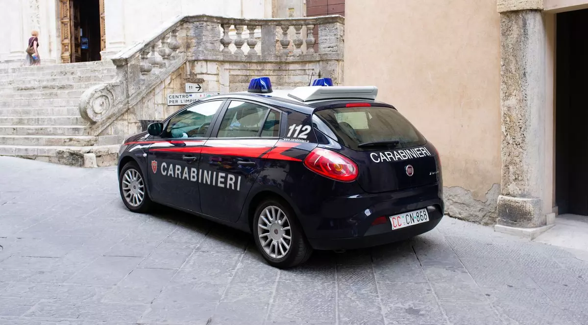 Un bancher din Torino, numit erou după ce a salvat o fetiță de 3 ani care a căzut de la etajul 5. „Am închis ochii şi am sperat că totul va fi bine”