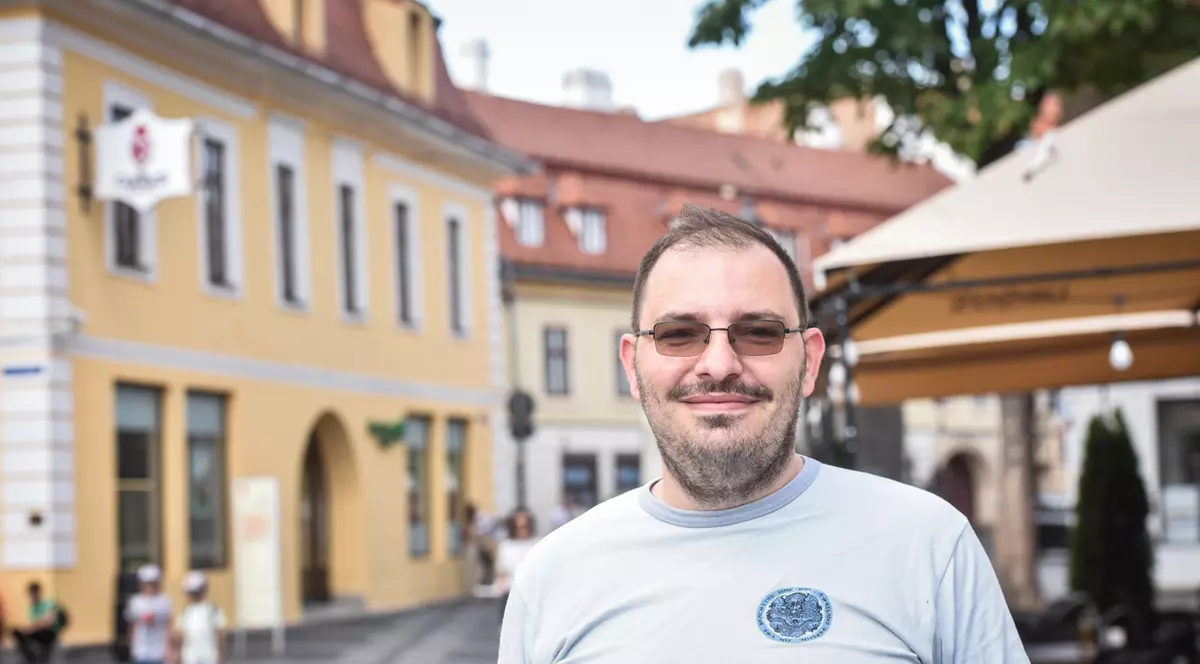 La șase ani după ce s-a mutat la Sibiu, un italian și-a schimbat părerea despre România și vrea să plece acasă: „Țara merită mai mult, dar nu vă ajută spiritul de turmă”