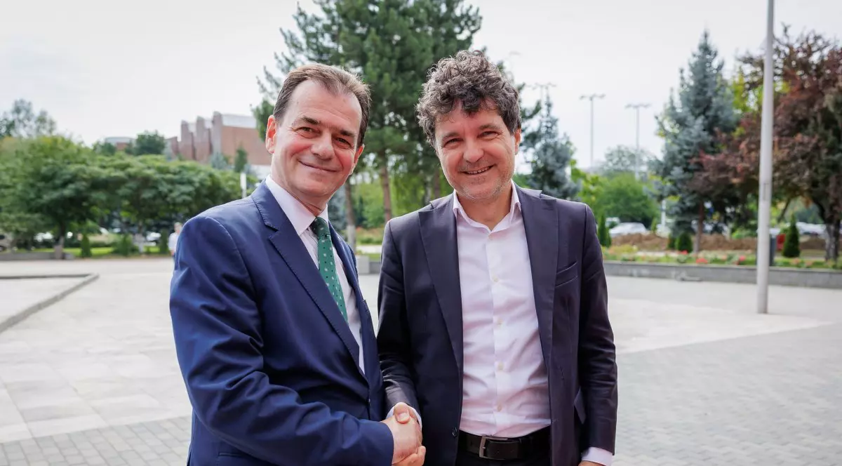 Când era președintele PNL, Ludovic Orban (stânga) l-a susținut pe Nicușor Dan la alegerile din 2020 de la Primăria Capitalei. Foto: Facebook Forța Dreptei