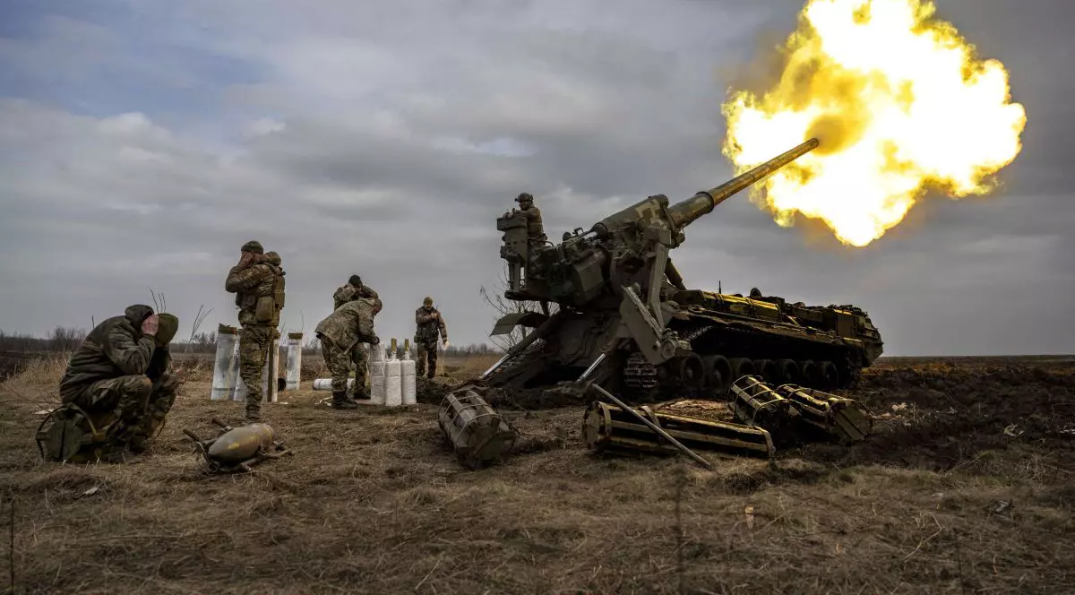 „Probabil nu e uman, dar sunt cele mai eficiente arme”. Cum folosesc ucrainenii controversatele bombe cu dispersie primite de la americani