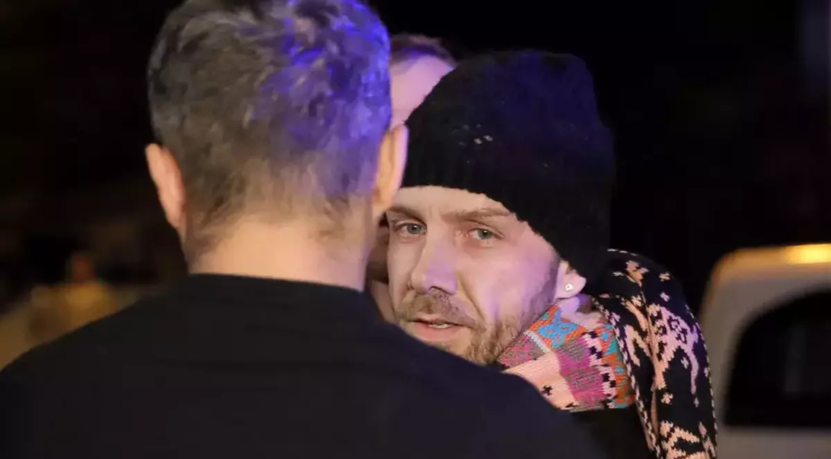 VIDEO Italienii, care extrădează cu greu românii fugiți la ei, se miră că medicul fals italian Matteo Politi, condamnat în România, pune poze din Hong Kong și nu e extrădat