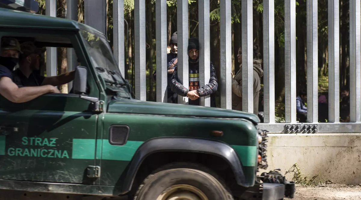 Polonia acuză serviciile secrete din Belarus şi Rusia că orchestrează o nouă criză a migranților