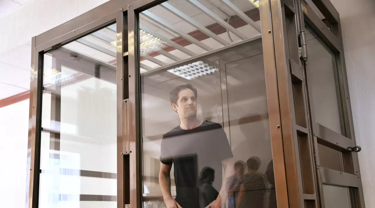 Ambasadoarea SUA la Moscova l-a vizitat în închisoare pe jurnalistul Evan Gershkovich, reținut pentru spionaj. „Rămâne puternic”