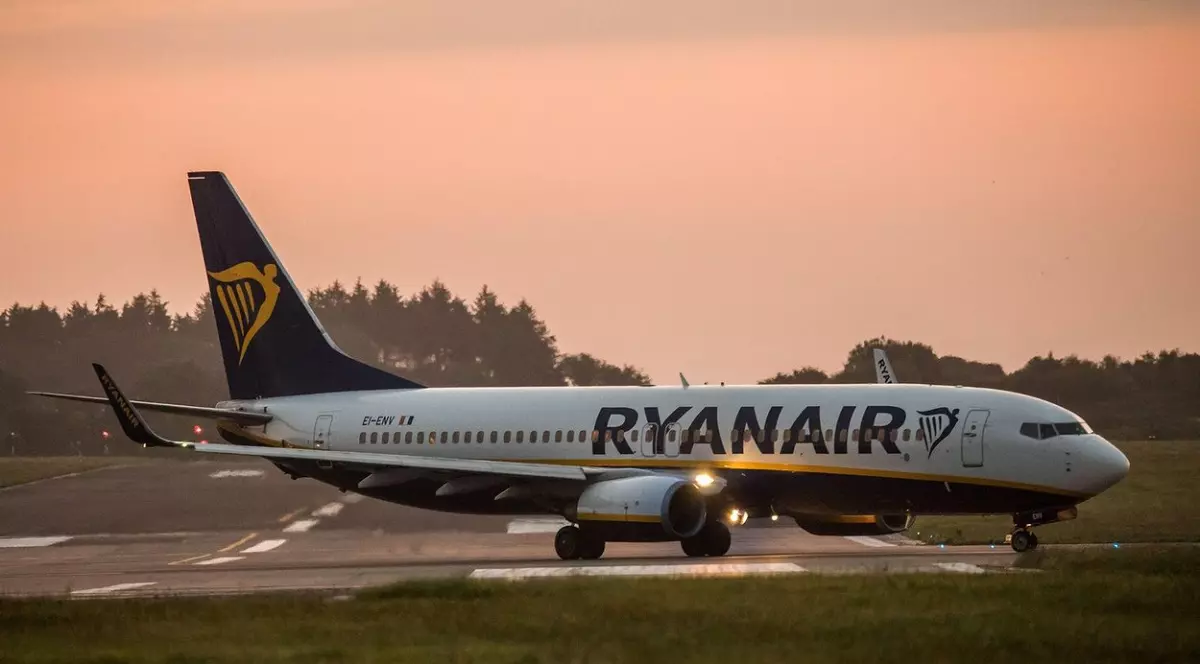 Un zbor Ryanair în drum spre Insulele Canare a aterizat în Portugalia, după ce doi bărbați beți din aceeași familie s-au luat la bătaie în avion