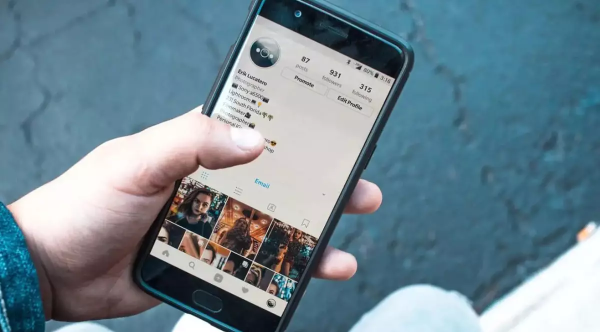 Limitarea expunerii copiilor pe rețelele sociale: proiectul de lege francez împotriva sharenting-ului