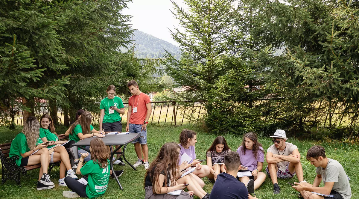 Ce înseamnă să fii cetățean responsabil? Lecțiile unor elevi care au reciclat tone de materiale și au strâns mii de saci de gunoaie