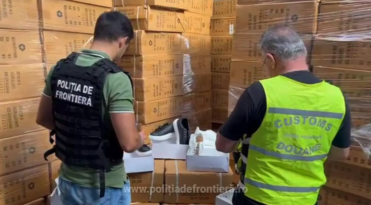 Încălţăminte contrafăcută, în valoare de peste 6,4 milioane de euro, descoperită în Portul Constanţa. Marfa urma să ajungă într-un magazin online