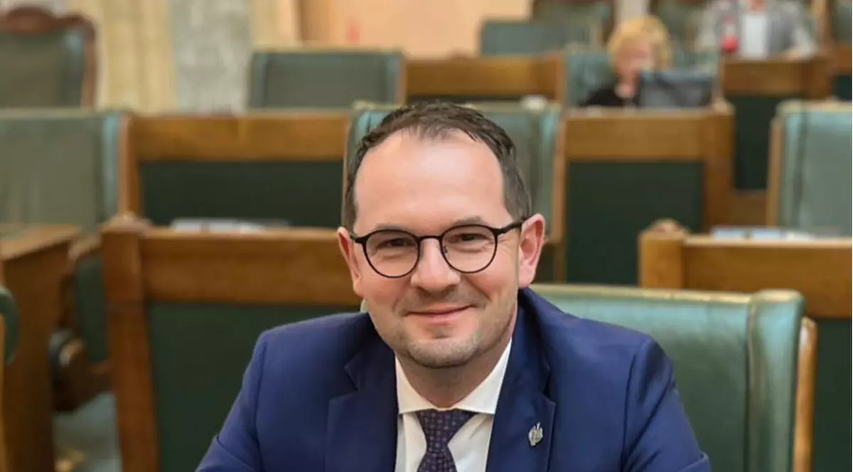 Un senator care a fost în USR a anunțat în plenul Parlamentului că se înscrie în PSD