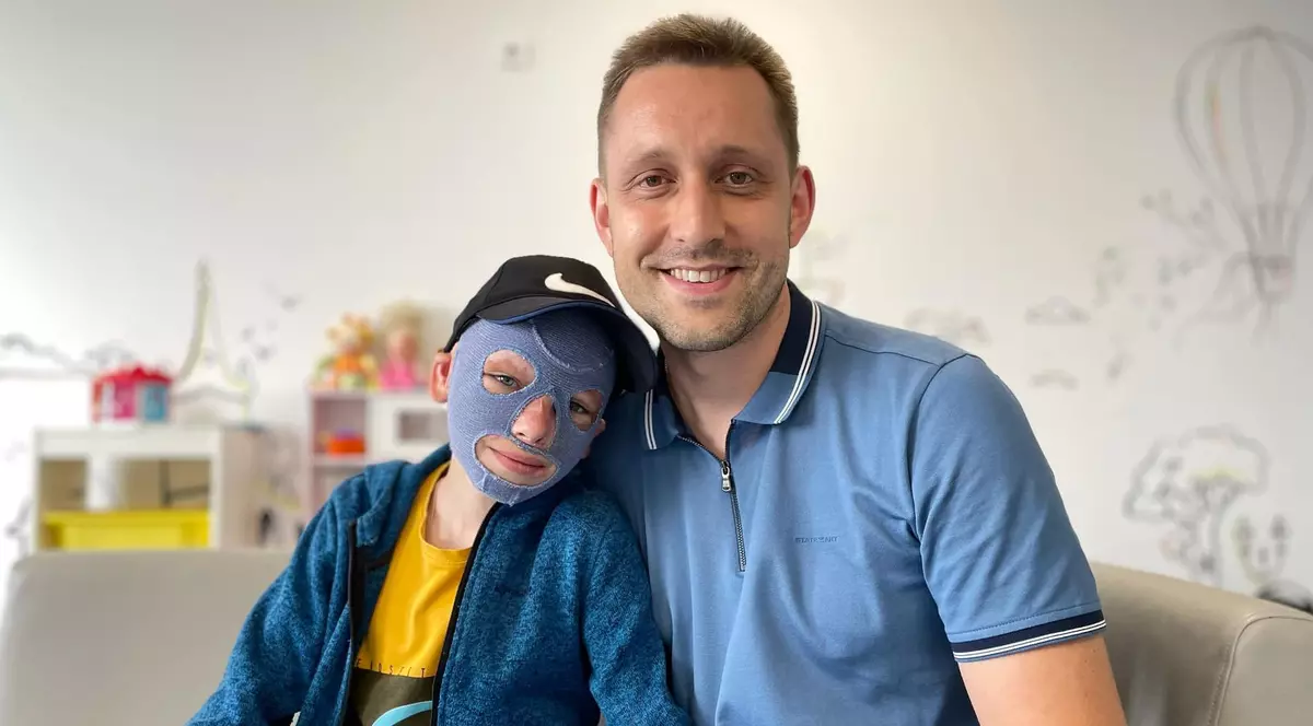 Roman, un băiețel de 8 ani, a supraviețuit atacului rusesc cu rachete de la Vinnîțea și a trecut prin 31 de operații: „Este visul meu pentru mama pe care am pierdut-o”