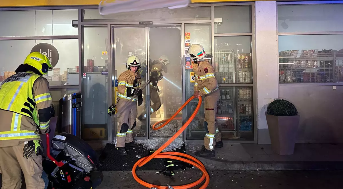 Un client a fost uitat în toaleta unei benzinării, în Austria. „S-a declanșat alarma și s-a umplut de fum. Aproape că m-am sufocat”