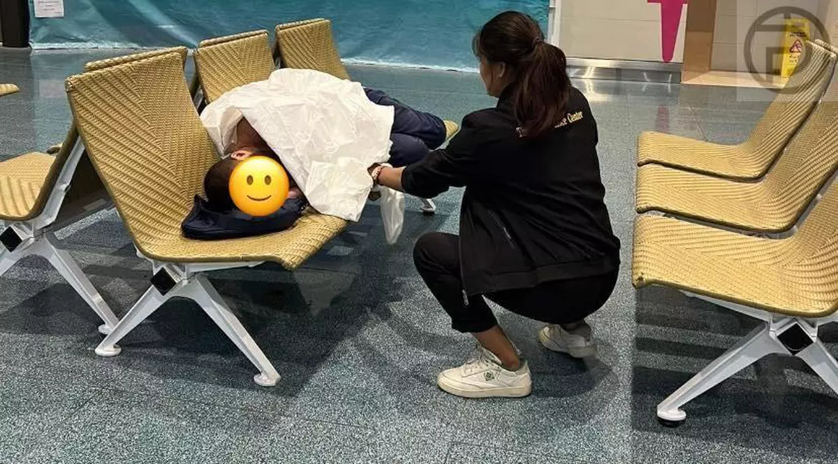 Un rus care și-a cheltuit toți banii în vacanță și a pierdut avionul spre casă a stat 2 săptămâni în aeroportul din Phuket. Cum a reușit să plece