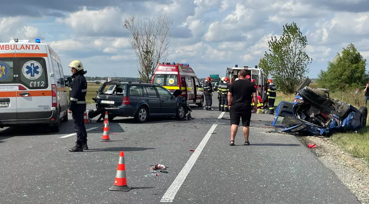 Un mort și doi răniți în urma unui accident produs la Podu Iloaei. Accidentul, provocat de un șofer care a intrat în depășire
