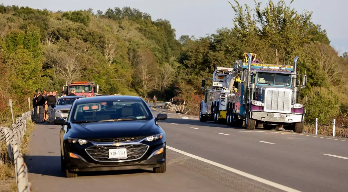 Un autobuz cu elevi de liceu s-a răsturnat într-o râpă în statul american New York. Bilanțul victimelor