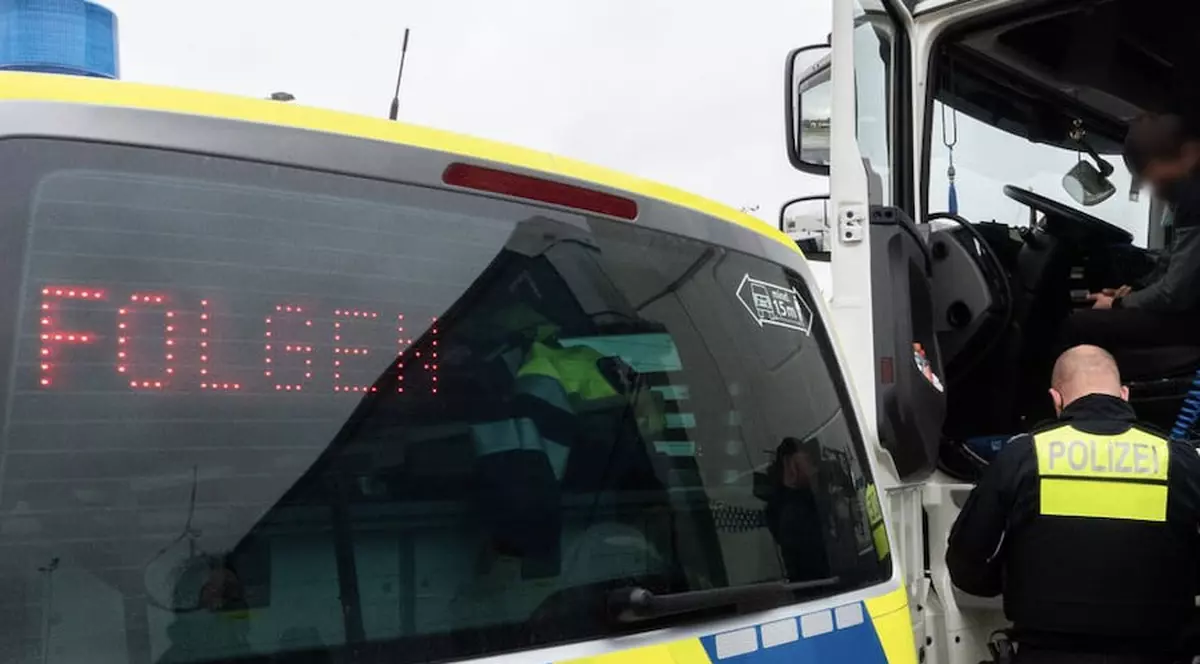 Camionul pe care-l conducea un român în Germania și în care transporta autoturisme a fost confiscat: „Pregătit de trimis la deșeuri”