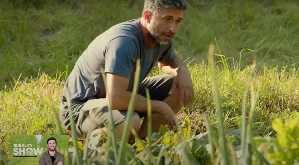 Dragoș Bucur și-a construit casă la țară: „M-am hotărât să mă fac țăran”. Primele imagini cu actorul pe tractor și cu noua locuință