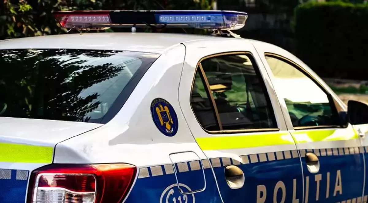 Un bărbat și-a aruncat câinele de la etajul cinci al unui bloc din sectorul 2, după o ceartă cu soția. Animalul a murit