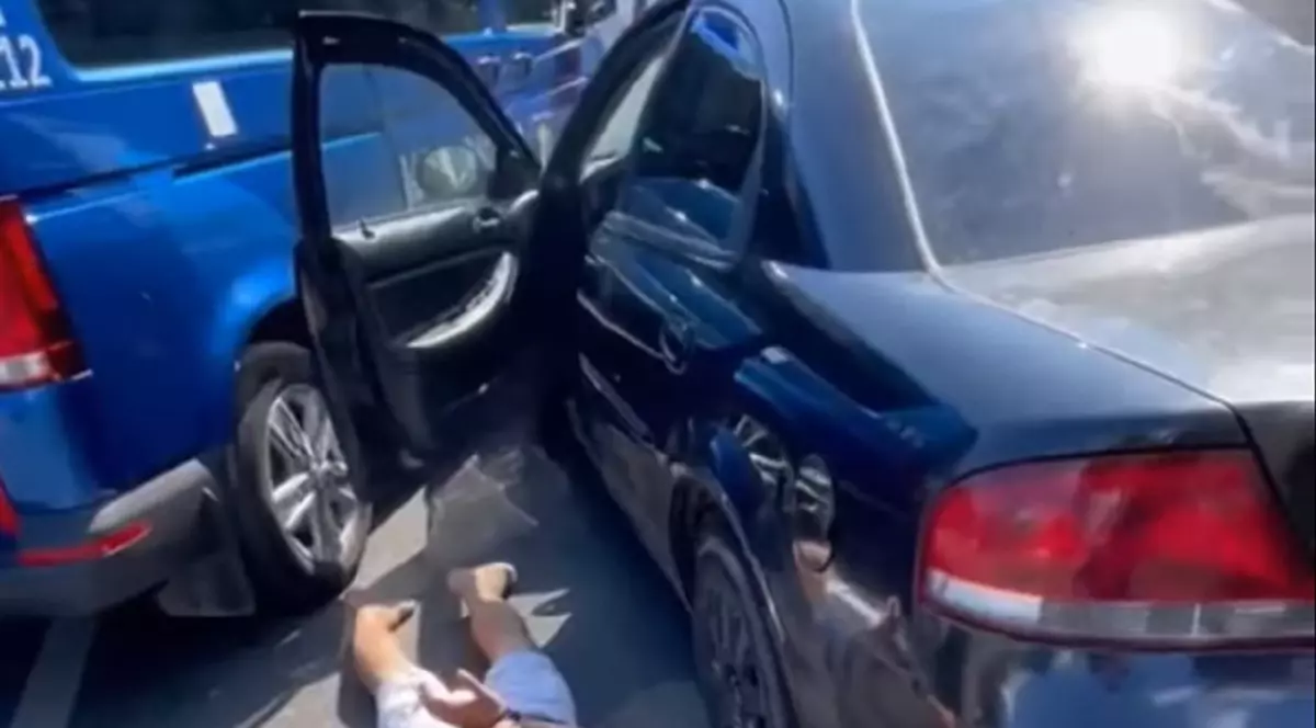 Un șofer beat, desculț și fără permis a lovit mașina jandarmilor implicați în planul „Blocada”, la Galați. VIDEO