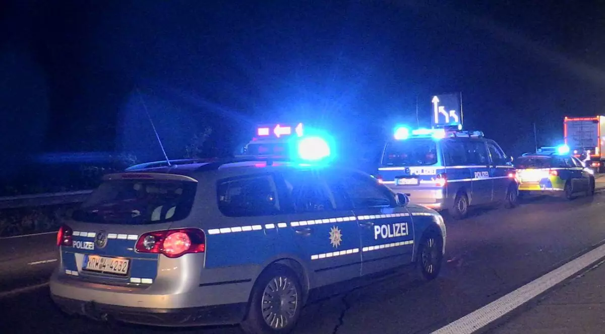 Un român care fugea noaptea pe autostradă a fost lovit de un TIR și ucis pe loc, în Germania