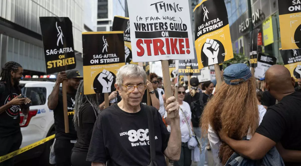După aproape 150 de zile de grevă la Hollywood, scenariștii au ajuns la un prim acord cu studiourile