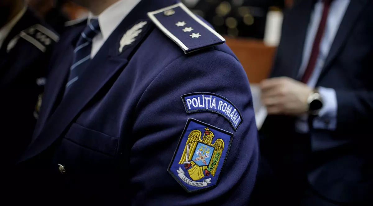 VIOLENȚA POLIȚIEI. Un procuror a văzut ochiul vânăt al unui bărbat prins la furat și a insistat să afle adevărul: „M-a proiectat cu capul de gresie”