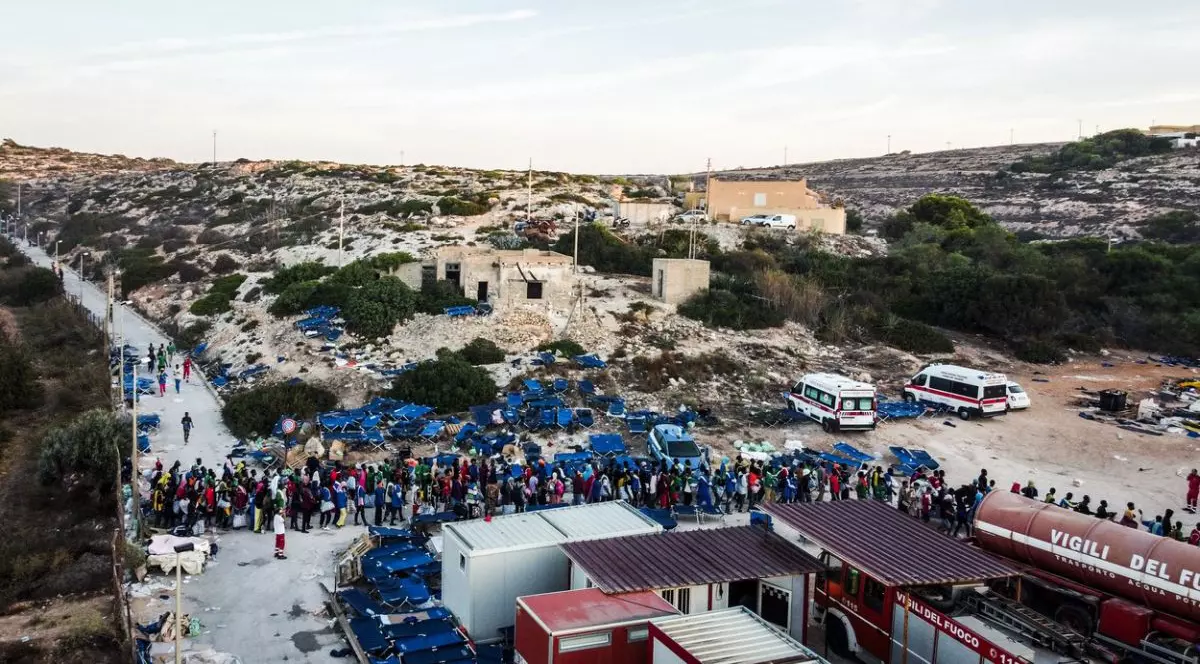 Peste 6.000 de migranți au ajuns în decurs de 24 de ore pe insula italiană Lampedusa. „Situaţia devine imposibil de gestionat”