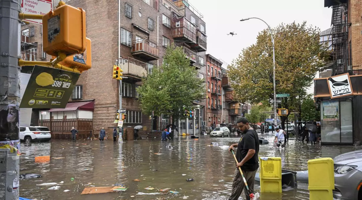Ploile torențiale sunt „noua normalitate” din cauza schimbărilor climatice, spune guvernatoarea New York-ului după recentele inundații