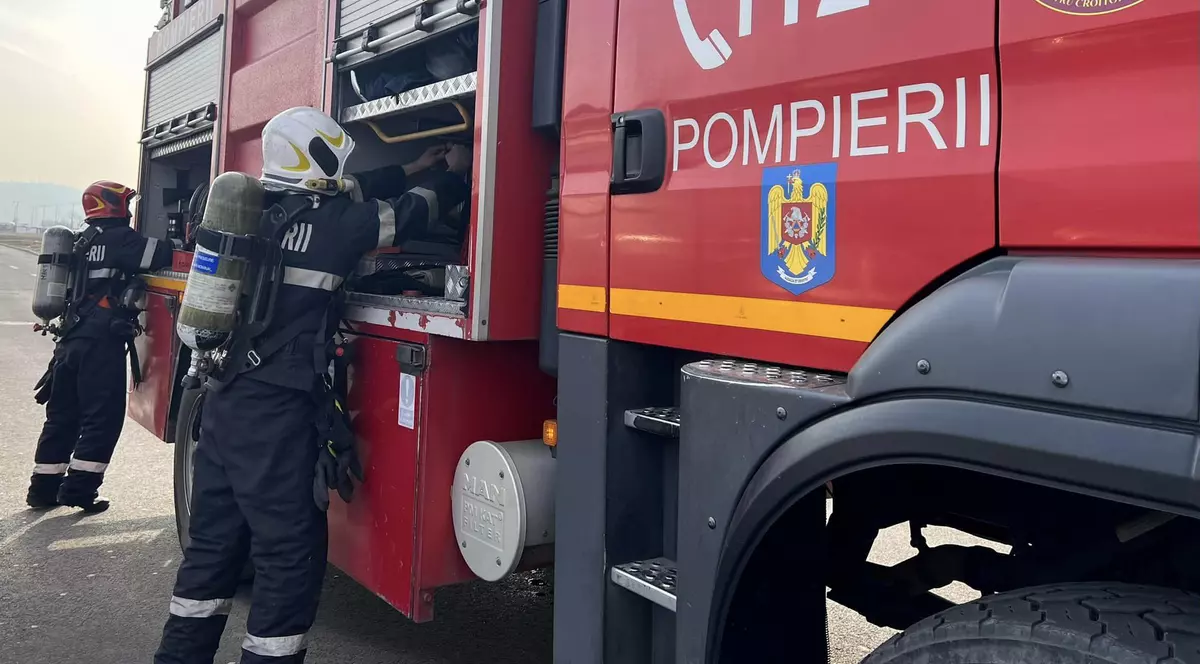 Țeavă de gaze spartă în Râmnicu Vâlcea. Pompierii intervin de 24 de ore pentru a asigura zona
