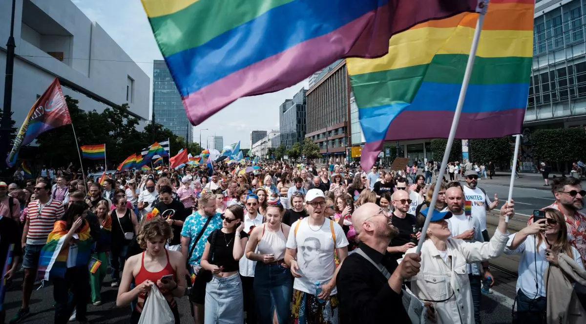 Polonia: liderul unui partid extremist aflat pe val înaintea alegerilor, surprins într-un clip în care amenința cu „un registru al persoanelor LGBT”