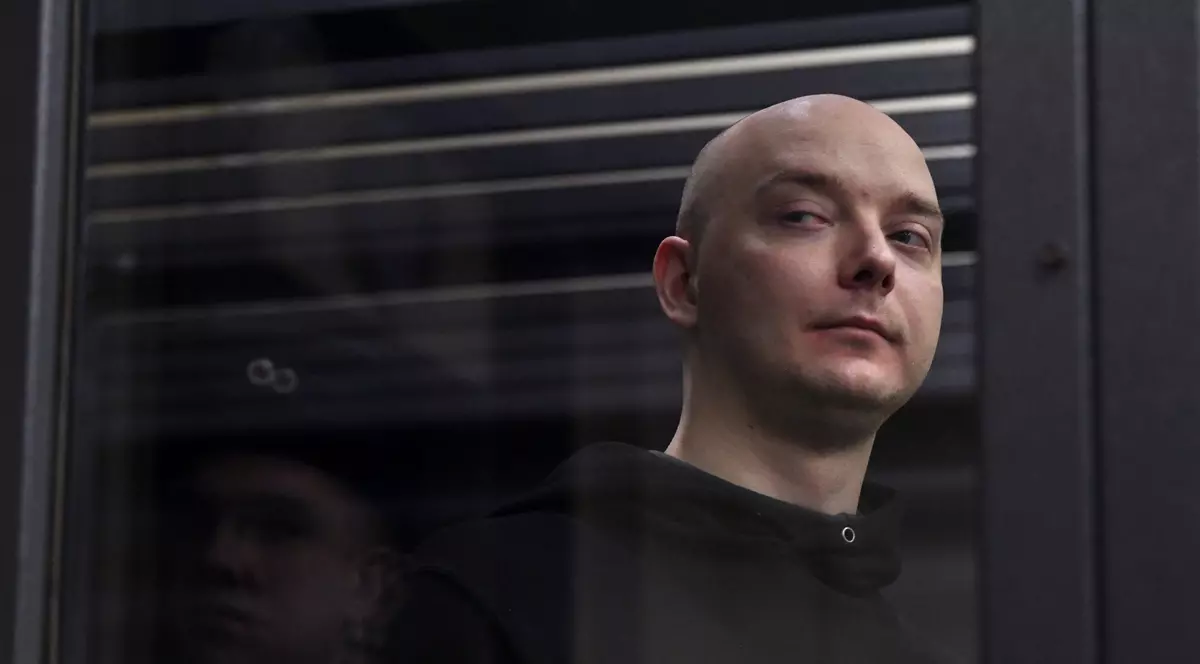 Jurnalistul rus condamnat la 22 de ani de închisoare pentru trădare de țară a fost mutat într-un spital siberian, „dintr-un motiv neclar"