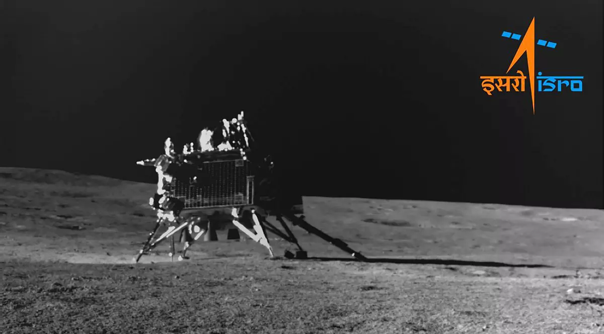 India consideră că roverul său și-a îndeplinit cu succes misiunea de pe Lună și l-a plasat în stare de „hibernare”