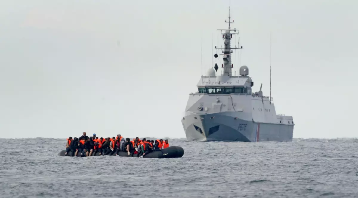 Număr-record de migranți sosiți sâmbătă în Marea Britanie, în ciuda eforturilor guvernului lui Sunak de a limita acest fenomen care a explodat în ultimii ani