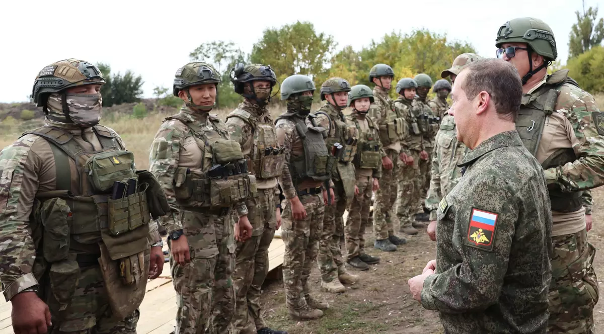 Dmitri Medvedev anunță că a vizitat trupele ruse din Ucraina, lăudându-se cu 325.000 de noi recruți. „Militarii dau dovadă de excelente calități de luptă"