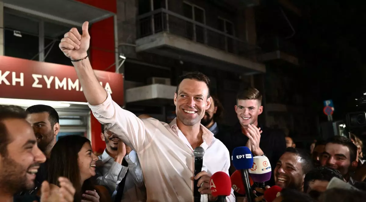 Noul șef al Syriza: un fost broker Goldman Sachs, emigrat în SUA și întors în Grecia, care promite reforma partidului. „Un șoc pentru stânga”