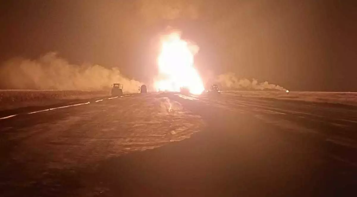 Explozie urmată de incendiu în satul Călimănești, pe şantierul Autostrăzii Moldovei. Patru muncitori au murit şi alţi cinci au fost răniţi după ce o magistrală de gaz a luat foc. UPDATE