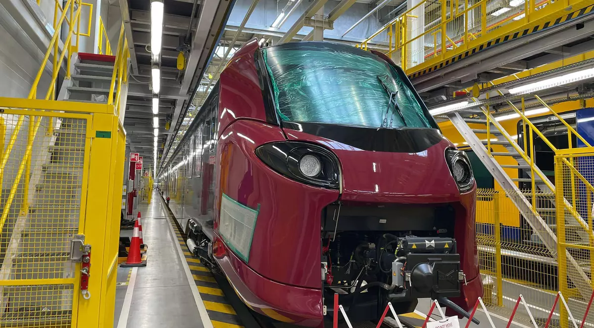 Cum arată primul tren cumpărat de România, la 20 de ani după Săgețile Albastre. Când va intra în circulație