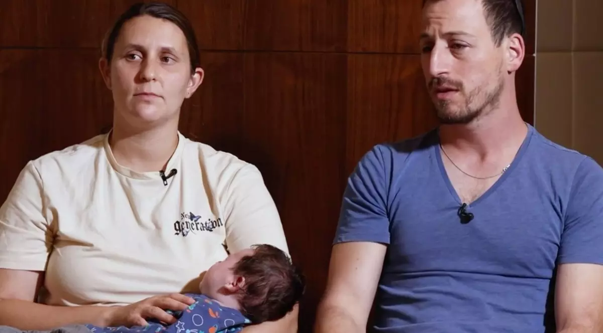 Kai, un bebeluș de 9 zile, a supraviețuit atacului teroriștilor în adăpostul plin de fum: „Respiram pe rând, să aibă el aer. Îi spunem Phoenix”