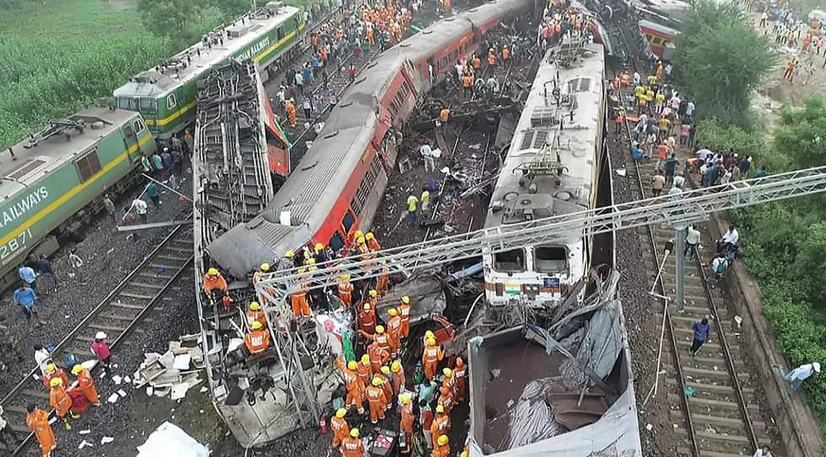 28 de cadavre neidentificate după un accident cu trei trenuri și 296 de morți vor fi incinerate și ceremonia va fi filmată, în India