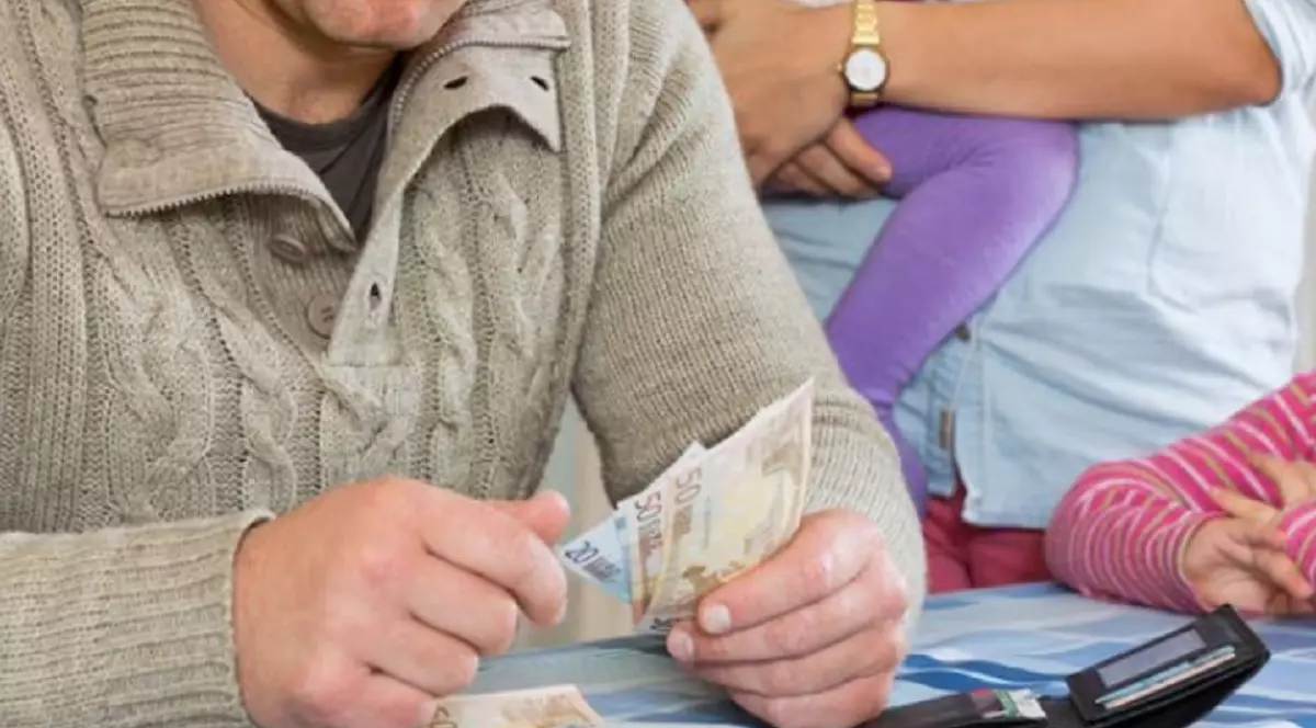 Tată a 13 copii, un român a fost condamnat să dea înapoi 241.000 de euro, alocații familiale pe care le primise în Belgia