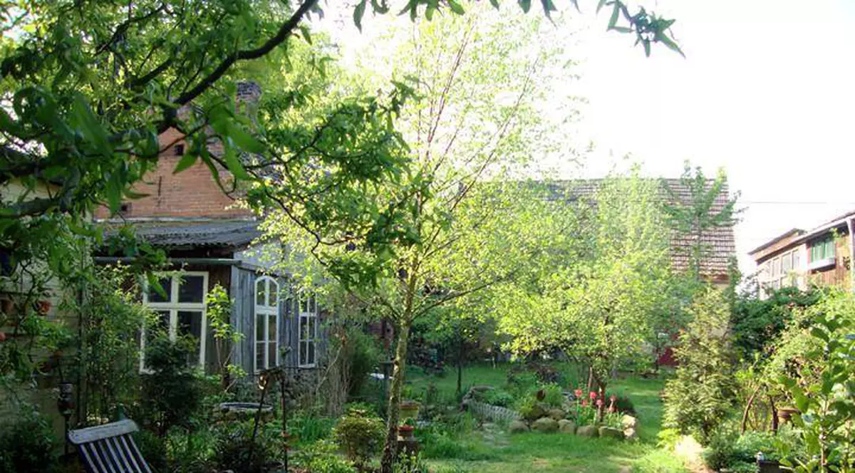 13 refugiați au sunat seara la ușa unei tinere mame, în Germania: „Trebuie să dormim la tine”. Femeia a chemat poliția