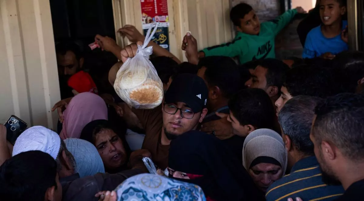 Mărturie din cel mai mare oraș din sudul Fâșiei Gaza spre care se îndreaptă civilii evacuați din nord. „Mii de oameni trăiesc pe străzi”