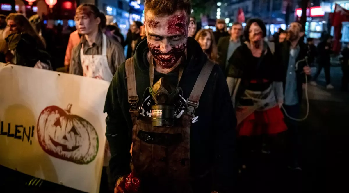 Festivalurile de Halloween care adună sute de mii de oameni. Dracula, vedeta evenimentelor care „comercializează întunericul”