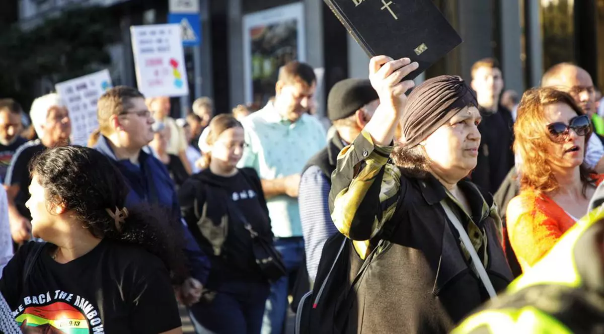 „Iartă-ne pentru prostituția din țară!”. Marș pentru „apărarea credinței” și împotriva „destrăbălării pe OnlyFans” în centrul Bucureștiului