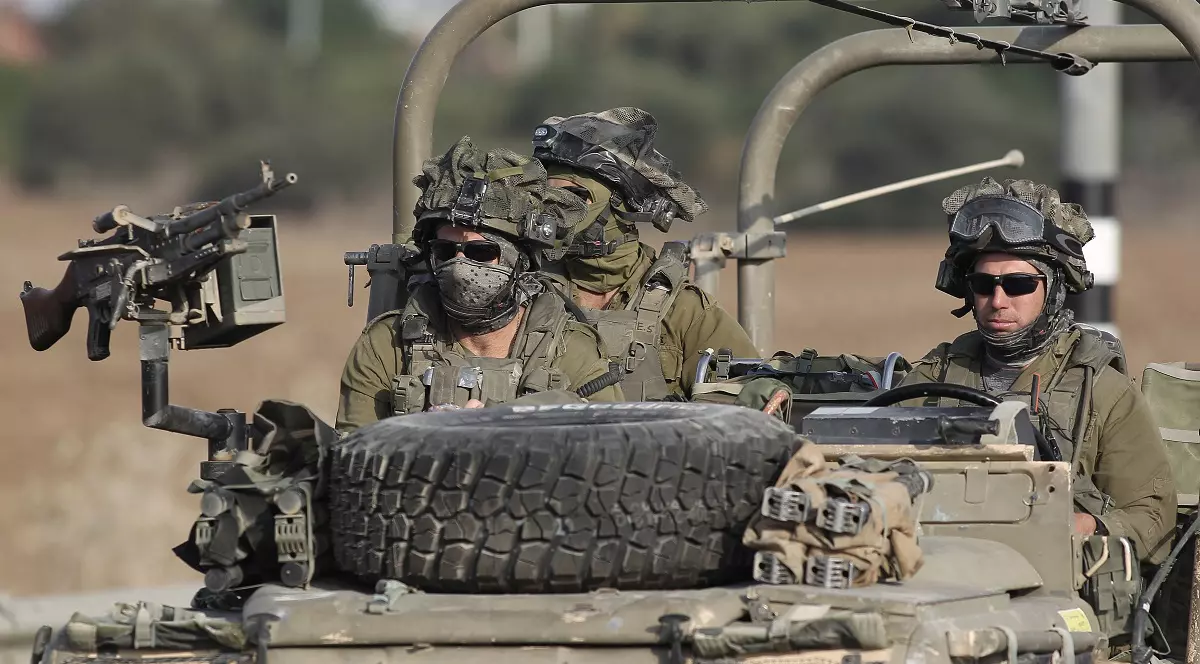 Israelul abandonează invazia totală a Fâșiei Gaza și efectuează doar operațiuni militare limitate, așa cum au cerut oficialii americani, scrie New York Times