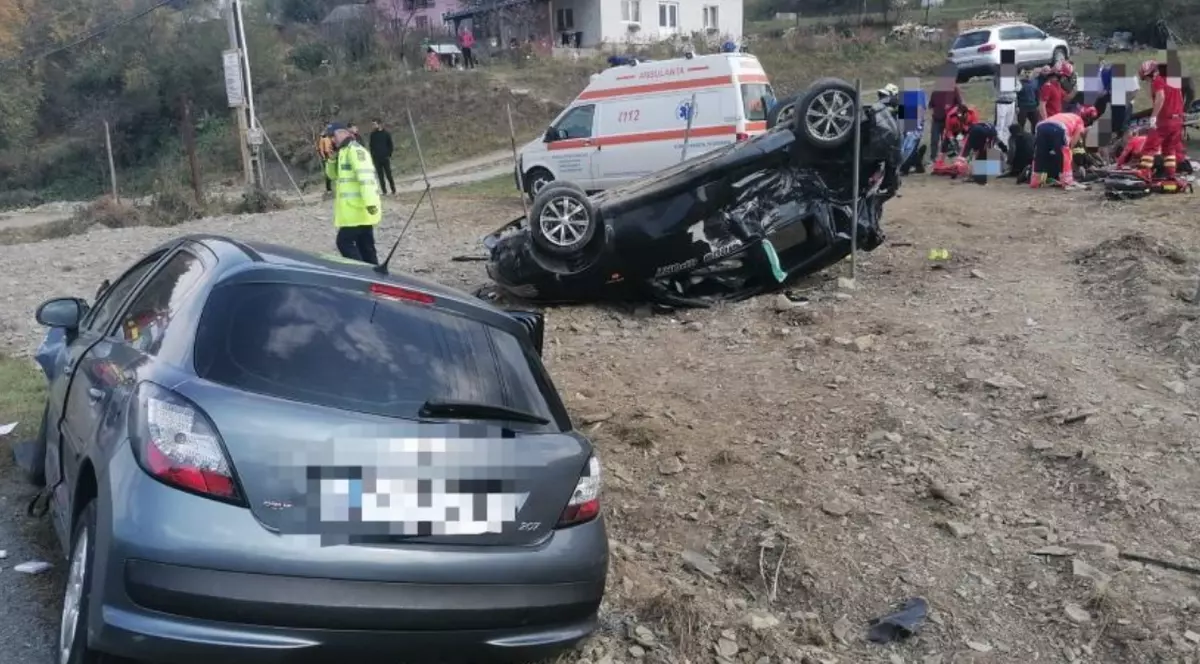 Accident în Neamţ. Şapte persoane au fost rănite, după ce un şofer a ajuns pe contrasens
